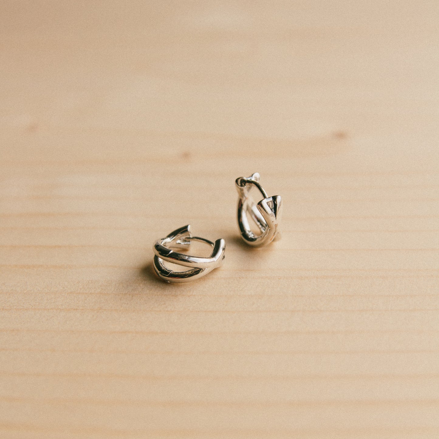 Good Habits Criss Cross Huggies - Silver